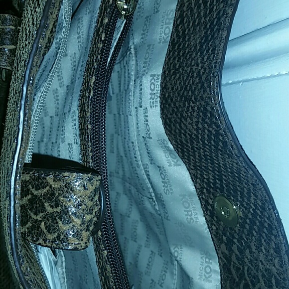 MICHAEL KORS BAG - Picture 3 of 6